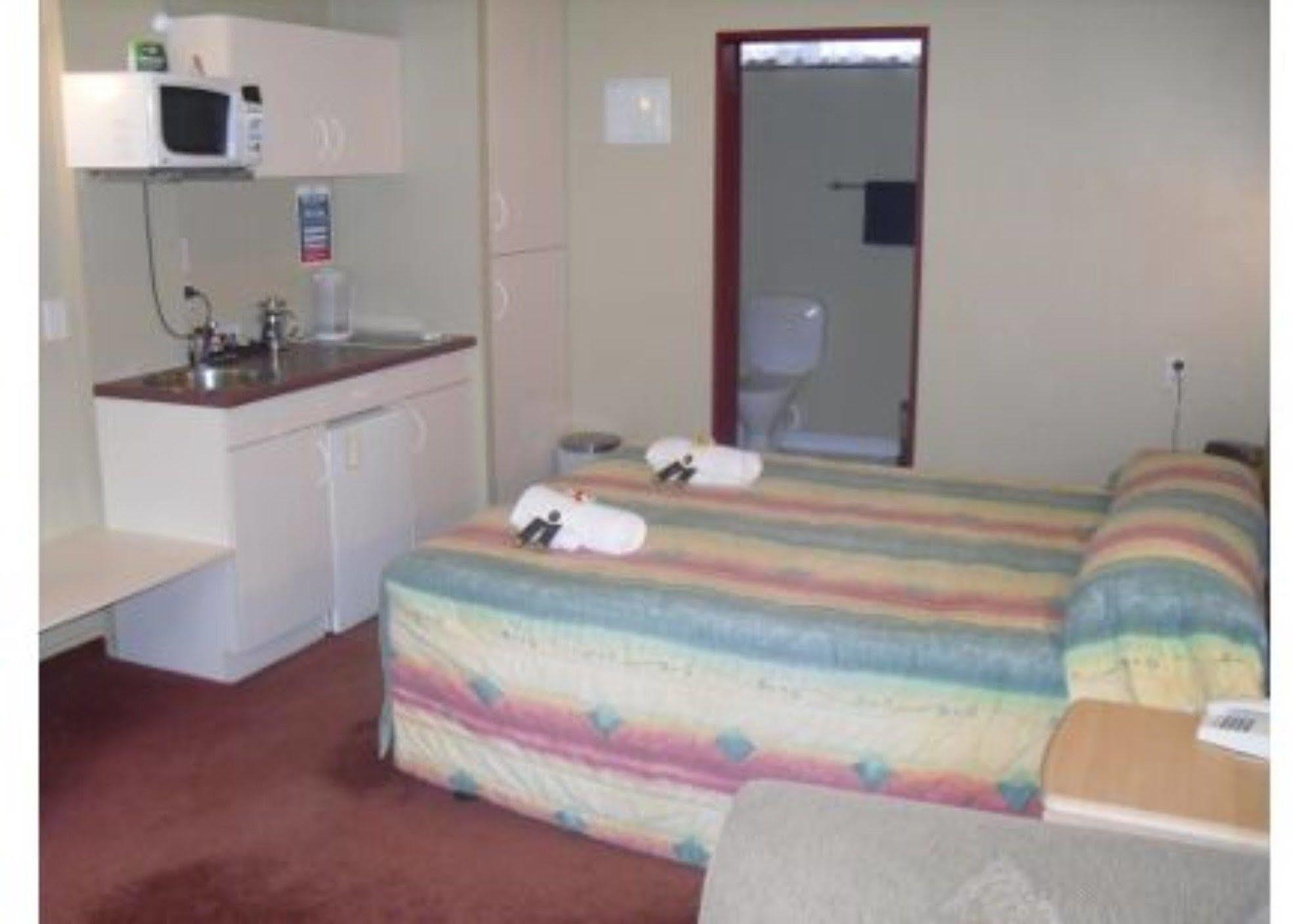 ยู สตูดิโอ พาราพาเรามู บีช Motel ปาราปาราออมู ภายนอก รูปภาพ